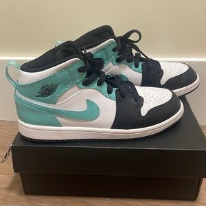 Jordan 1 MID (PS)